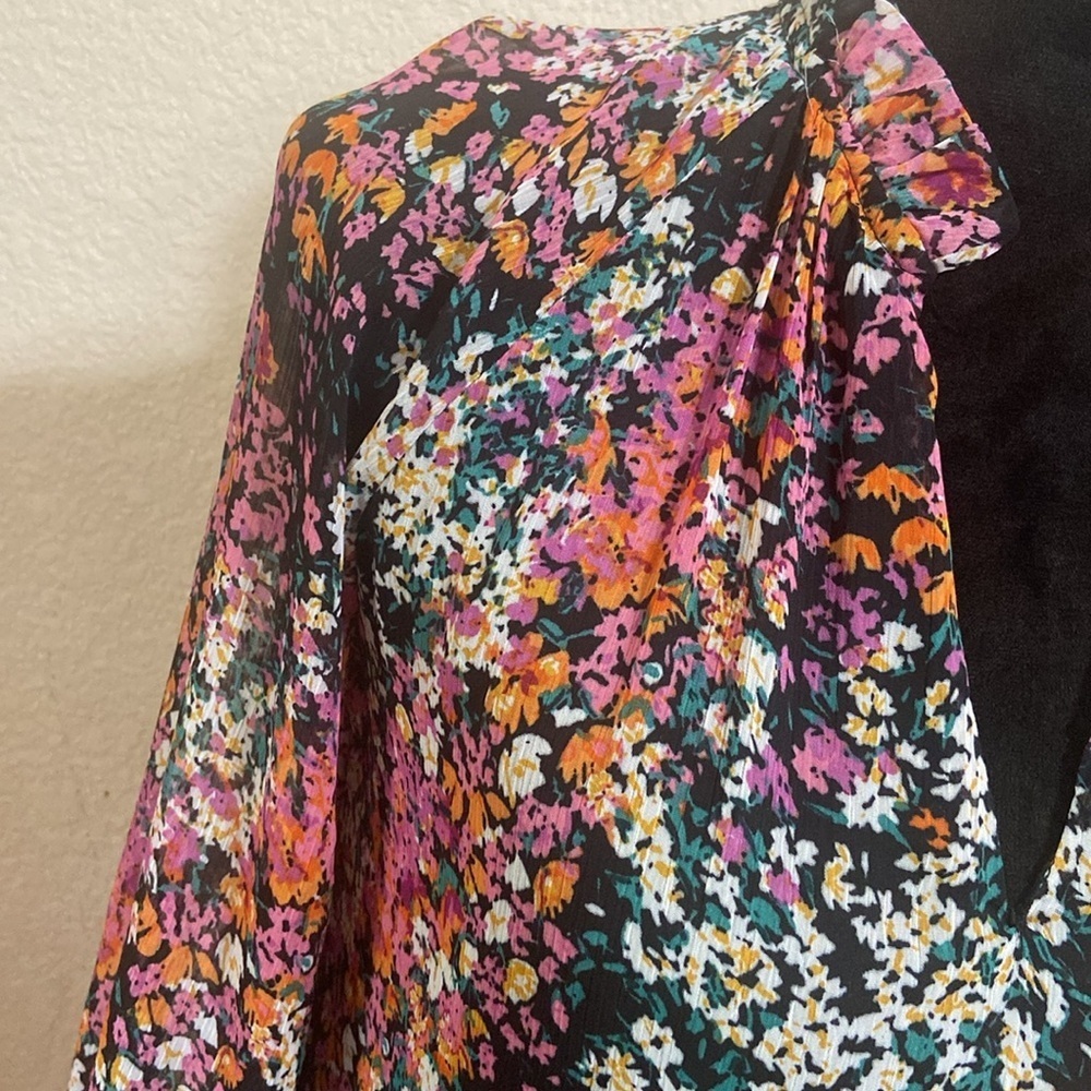 VINCE CAMUTO DRESS - Picture 3 of 7